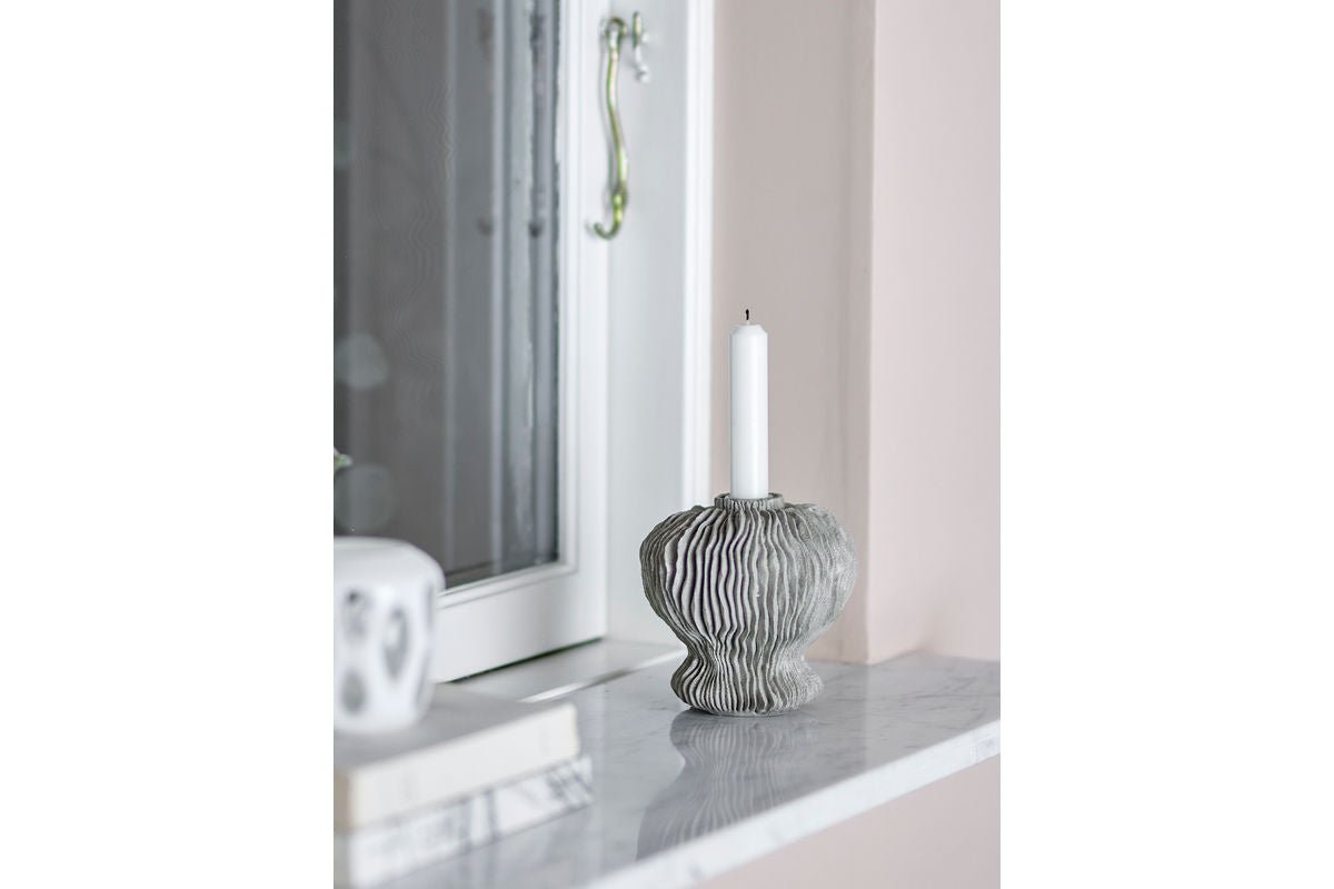 Luxusbetten24 Kerzenhalter Tavon Grauer Polyresin Eleganter Stil Grau