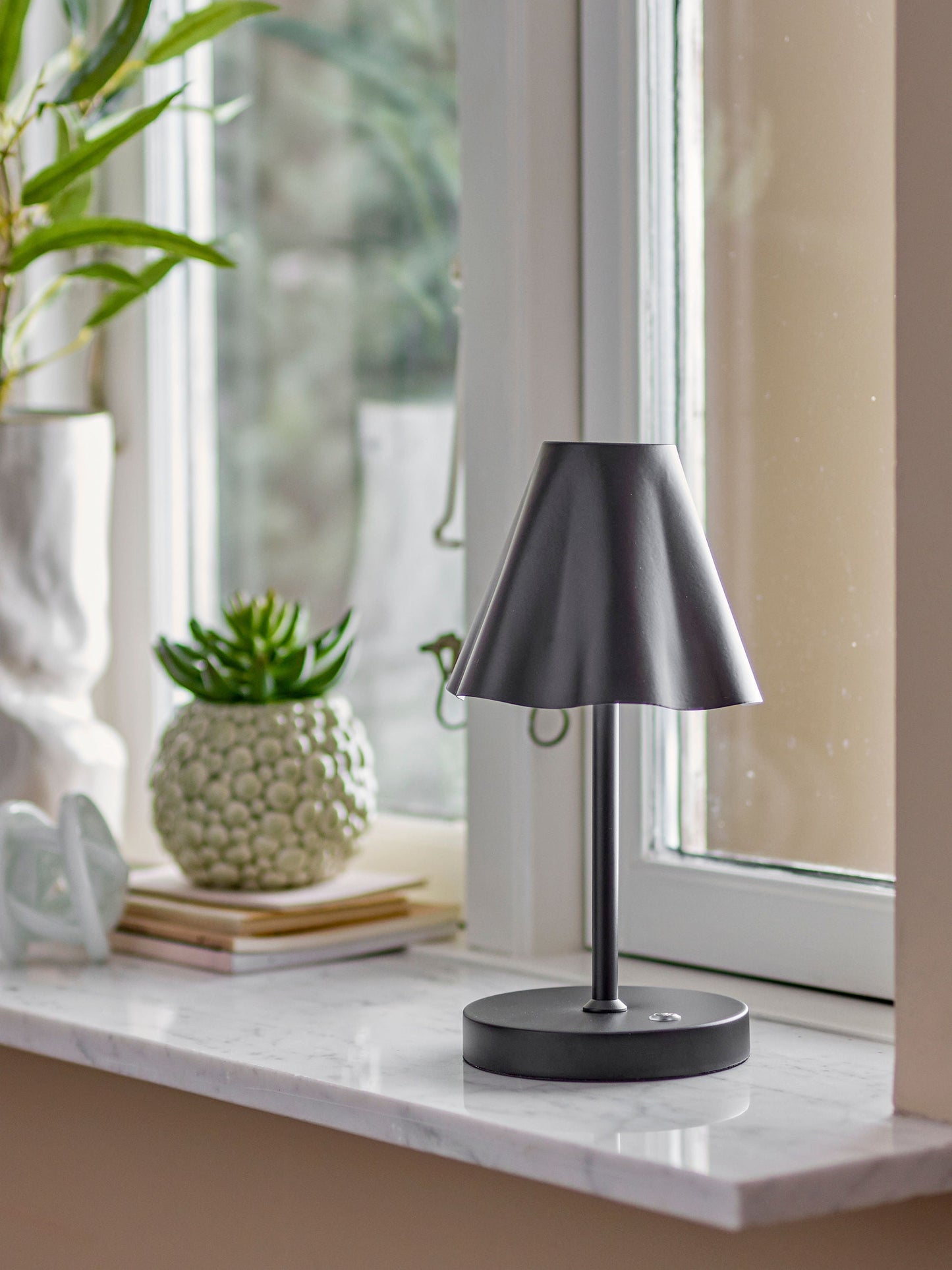 Suki Tragbare Tischleuchte – Wiederaufladbare LED-Lampe, Naturton, Grün, Schwarz