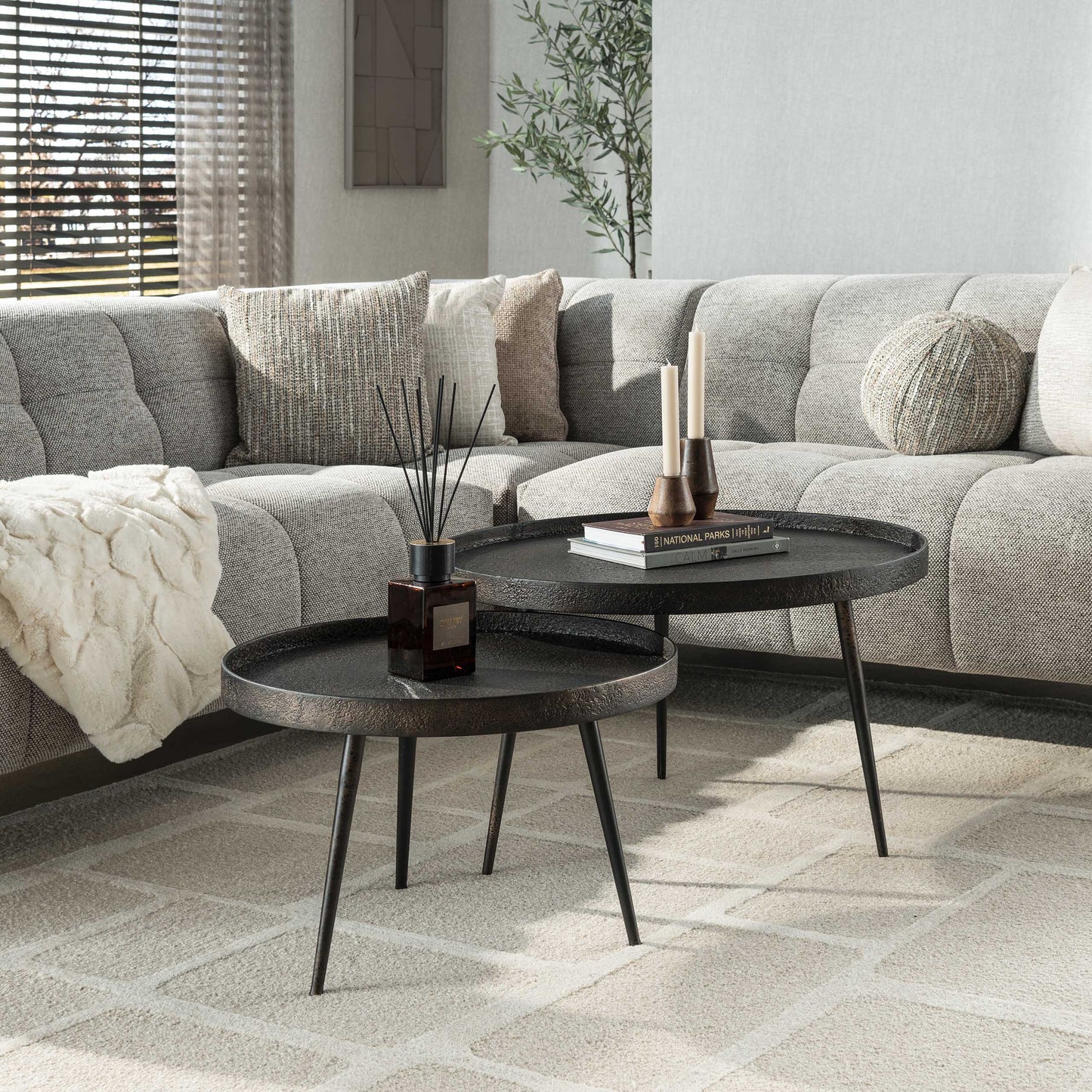 Couchtisch Chrysos 2er Set In Grau Metallic Mit Erhöhtem Rand