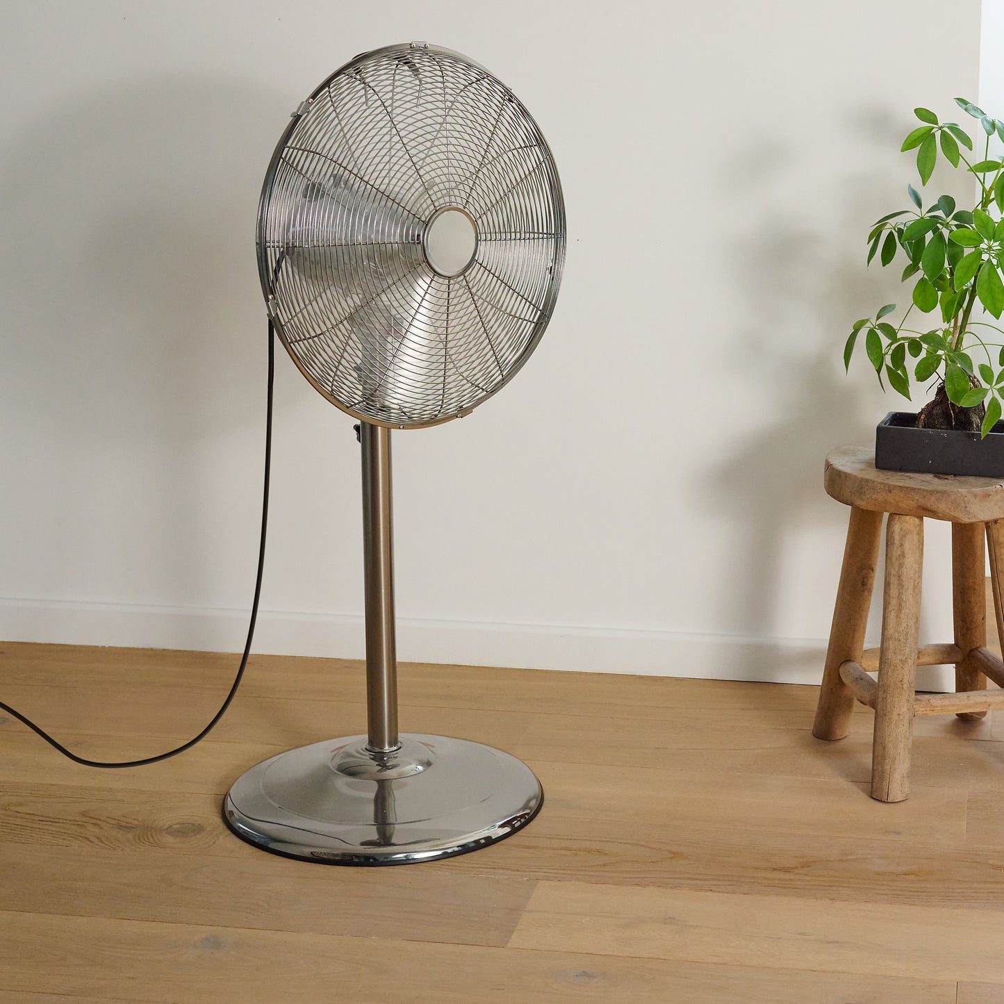 Ventilador De Pie 45W Metal Chrome TX-16GA Refrescante Y Elegante