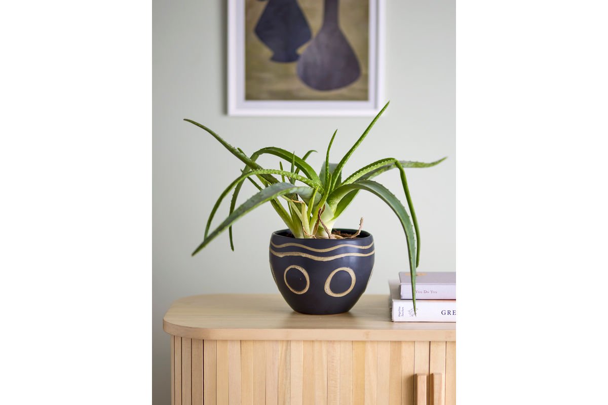 Blumentopf Tarek – Ethno-Design in Schwarz aus Steingut