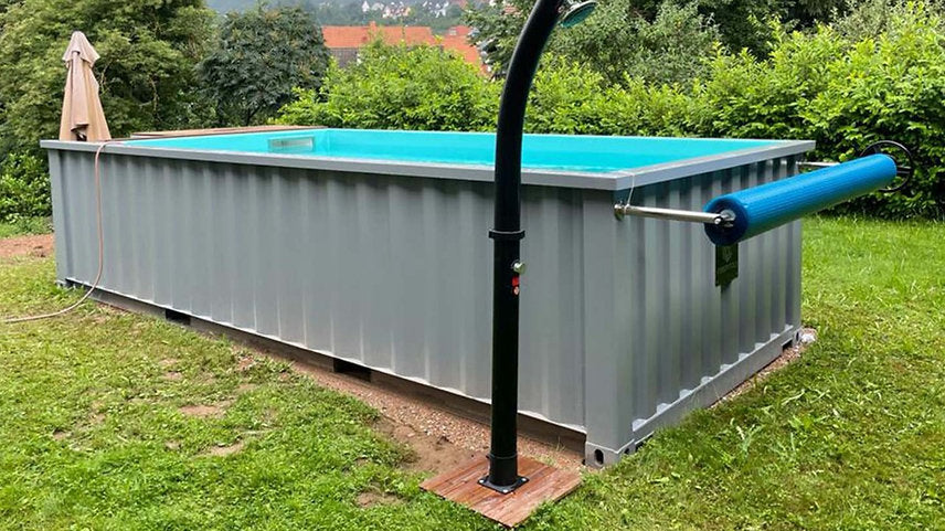 Großer Containerpool 6,2 m × 2,5 m Premium mit Wärmepumpe aus Holzverbundwerkstoff