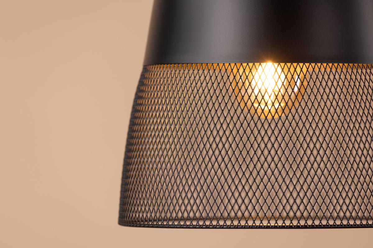 Luxusbetten24 Jolina Pendelleuchte – Schwarz, Mattschwarz, Mesh‑Schirm, Eisen, Design