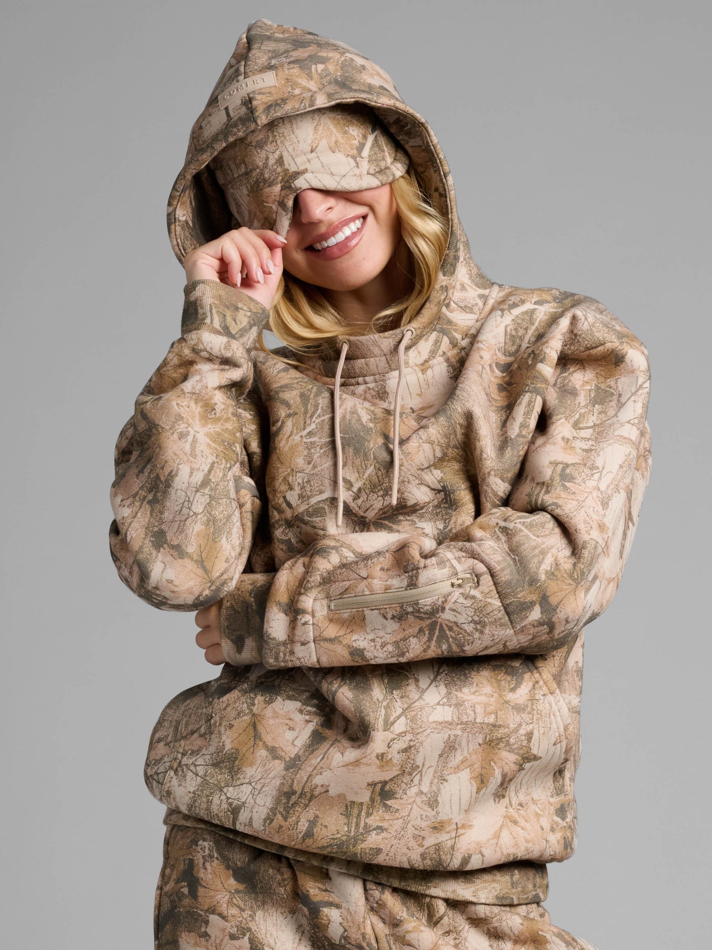 Comfrt Airplane Mode Travel Hoodie mit integrierter Augenmaske