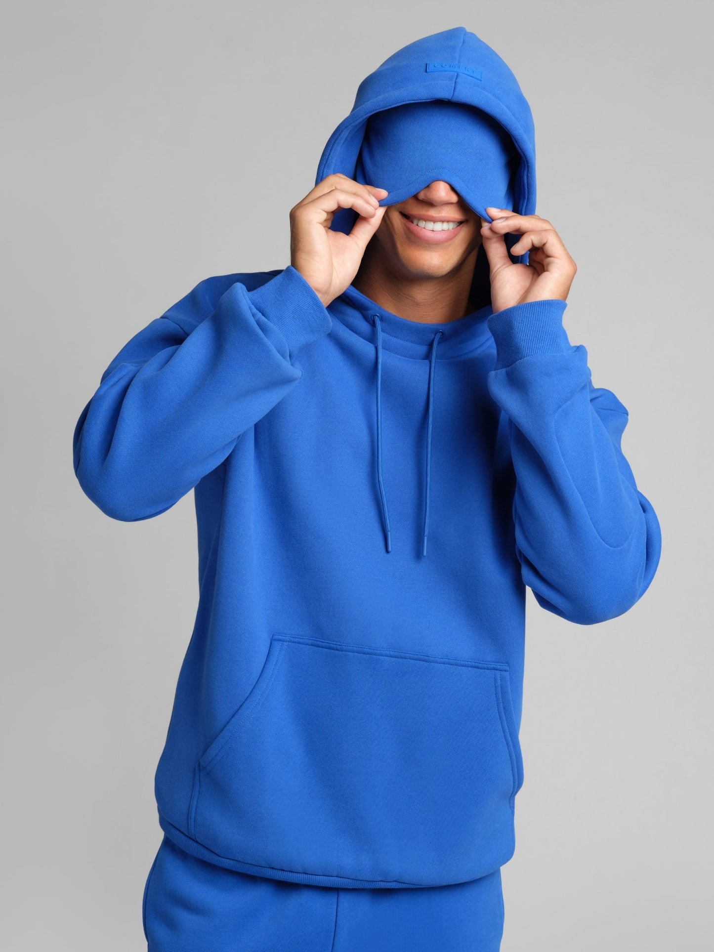 Comfrt Airplane Mode Travel Hoodie mit integrierter Augenmaske