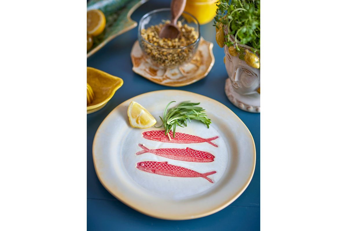 Luxusbetten24 Maris Teller-Set – Steingut mit Fischmotiv, 4er-Set, Rot