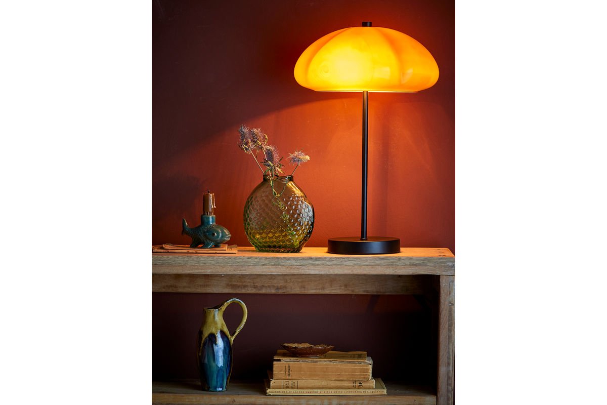 Luxusbetten24 Solaro Tischlampe, Gebogener Glasschirm, Warmes Gelb Design