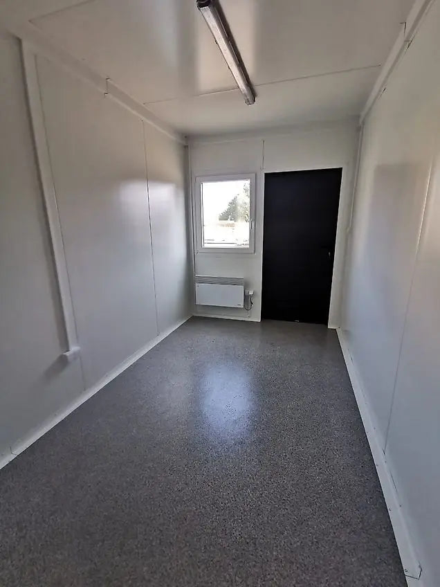 Standard Bürocontainer 6058×2438 mm – Stahlrahmen, Sandwichpaneele, inkl. Tür