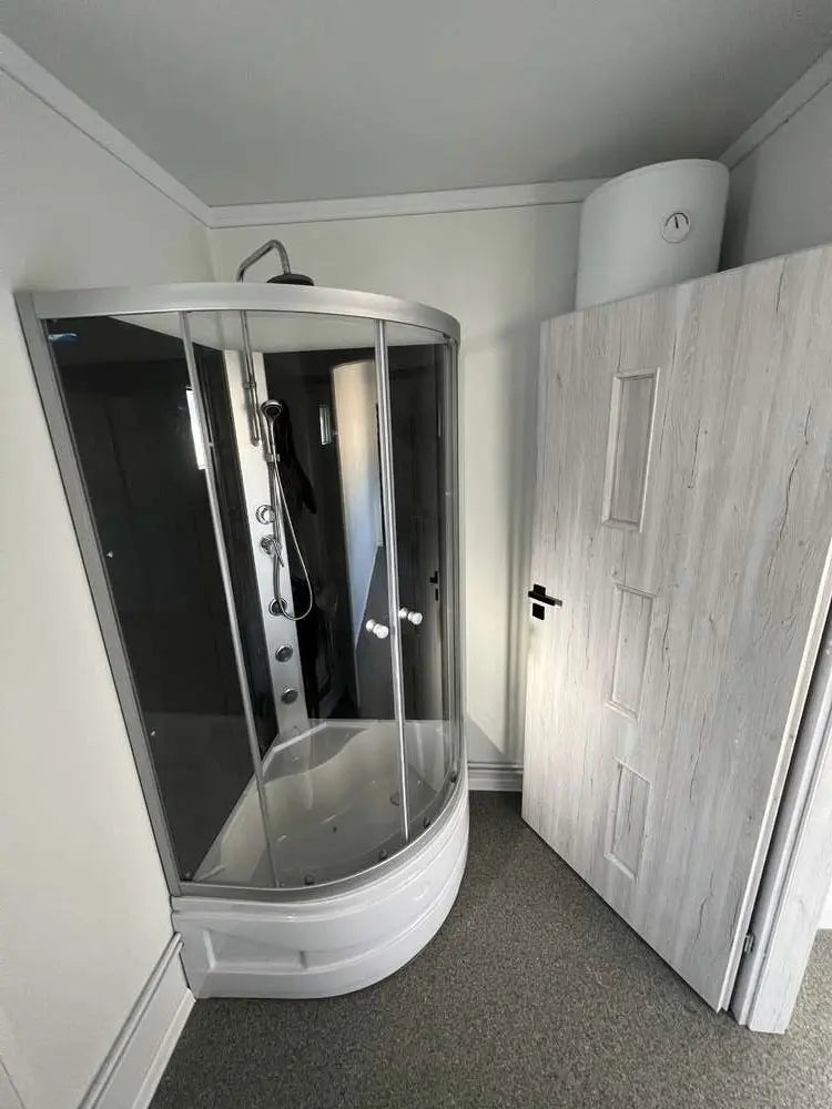 Conteneur Base De Vie Avec Cuisinette, WC Et Douche 6,00 x 2,43m