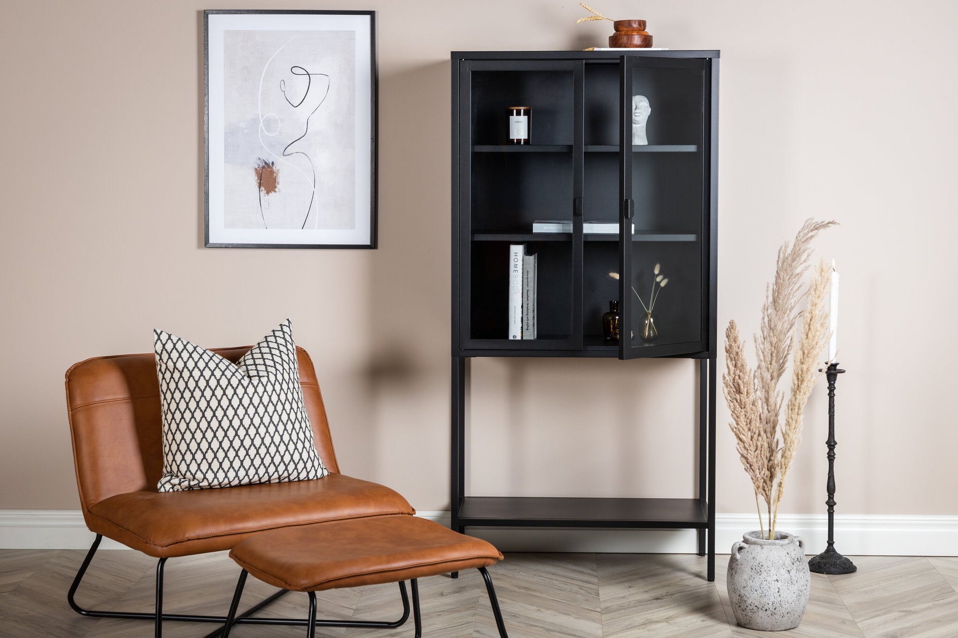 Luxusbetten24 Varda Vitrine mit Glastüren Schwarz