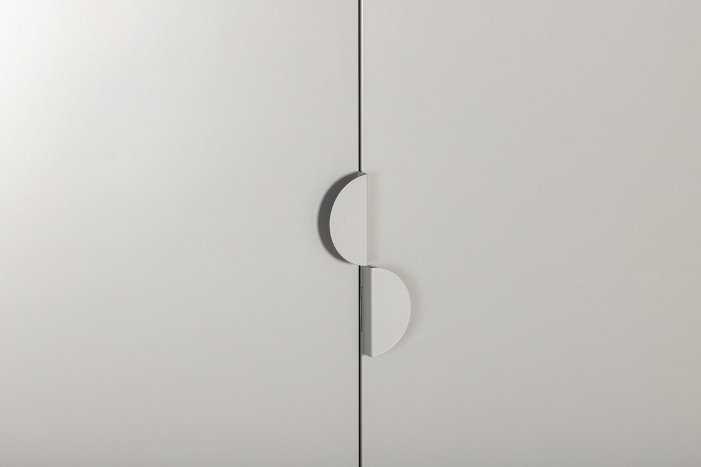 Designer Schrank Piring – in schlichtem Grau