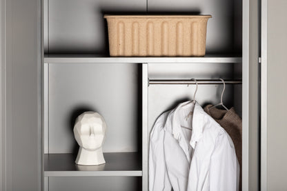 Designer Schrank Piring – in schlichtem Grau