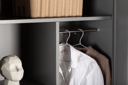 Designer Schrank Piring – in schlichtem Grau