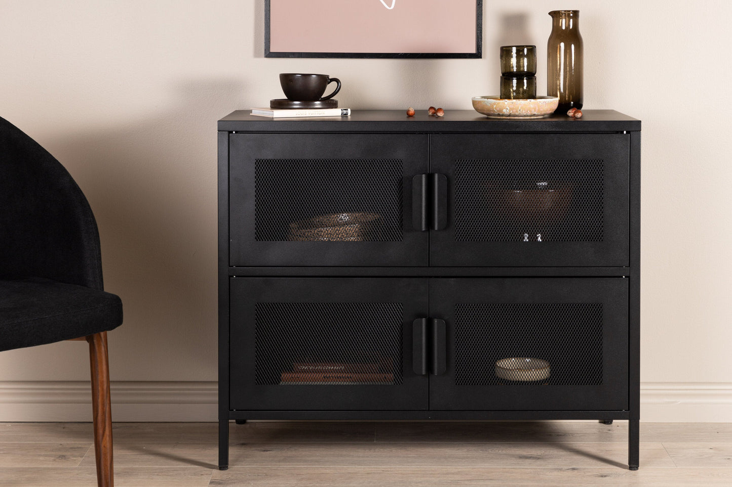 Kommode Berit Industrial Design Schwarz, Elegante Aufbewahrung für Wohnzimmer