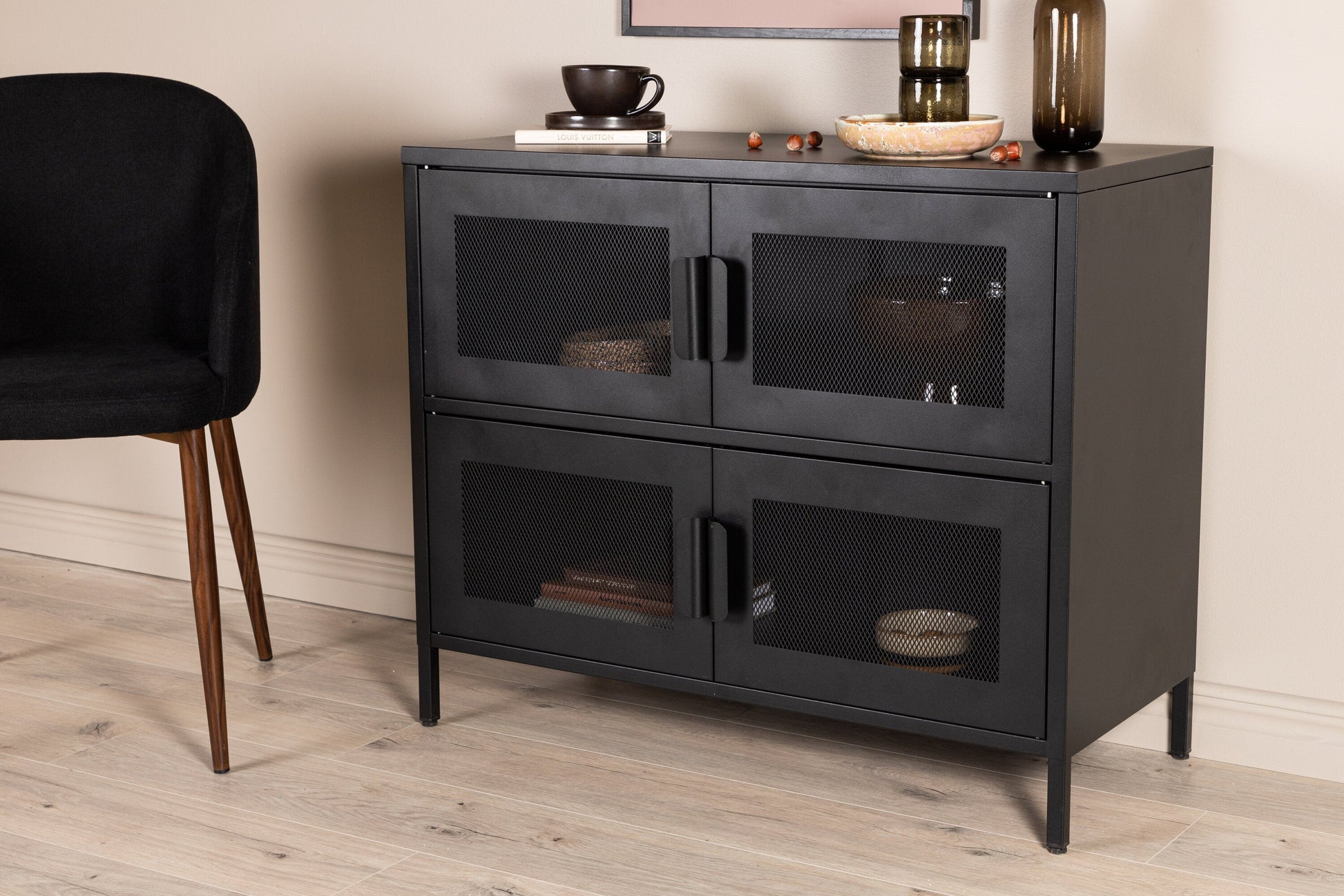 Kommode Berit Industrial Design Schwarz, Elegante Aufbewahrung für Wohnzimmer