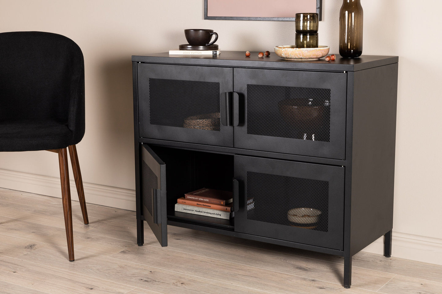 Kommode Berit Industrial Design Schwarz, Elegante Aufbewahrung für Wohnzimmer