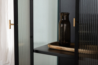 Luxusbetten24 Leonie Vitrine mit Wellenglas-Optik in Schwarz, Groß