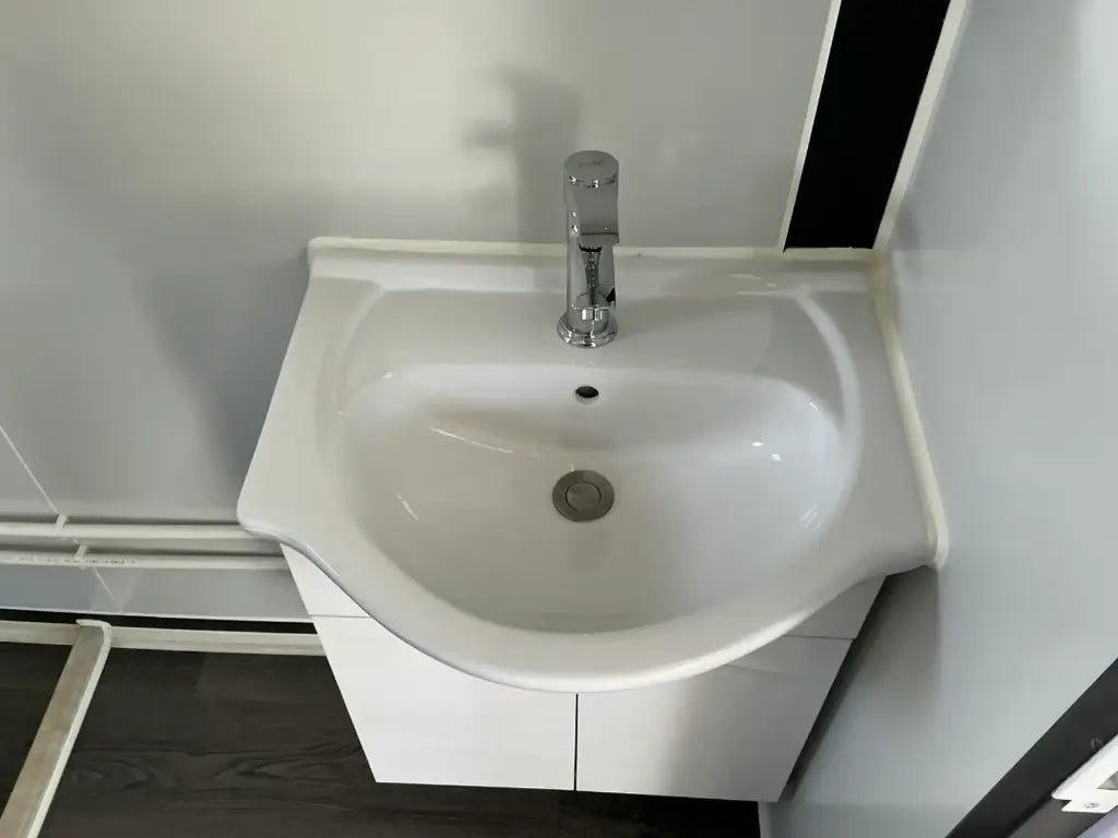 Mobilheim Tiny Home mit Badezimmer, isolierte Wände, 5,7 m L