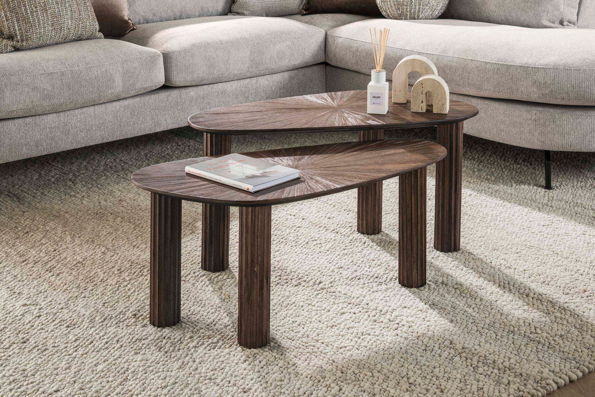 Luxusbetten24 Dunara Couchtisch 2er Set Hochwertiges Teakholz Dunkelbraun