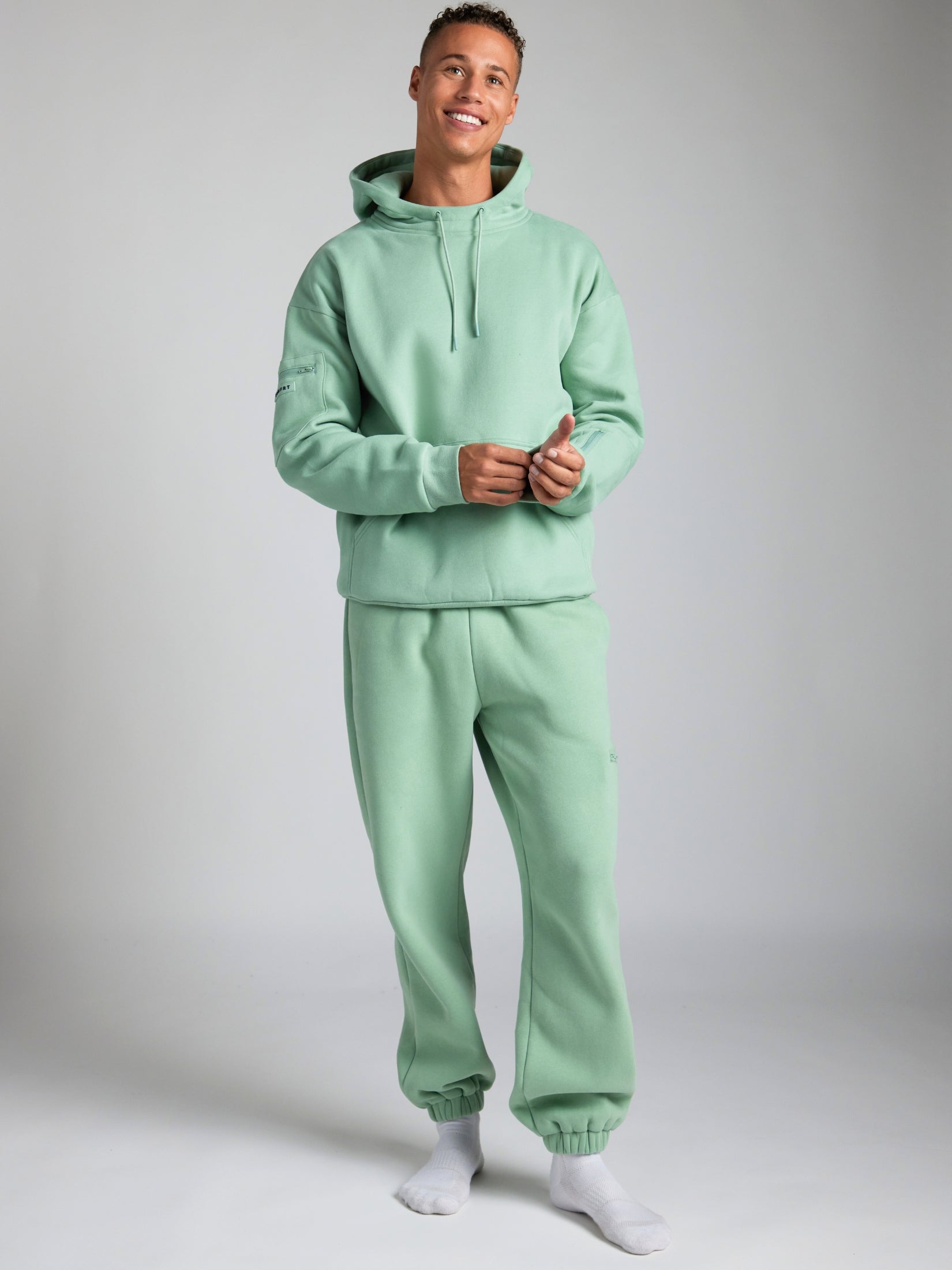 Comfrt Airplane Mode Travel Hoodie mit integrierter Augenmaske