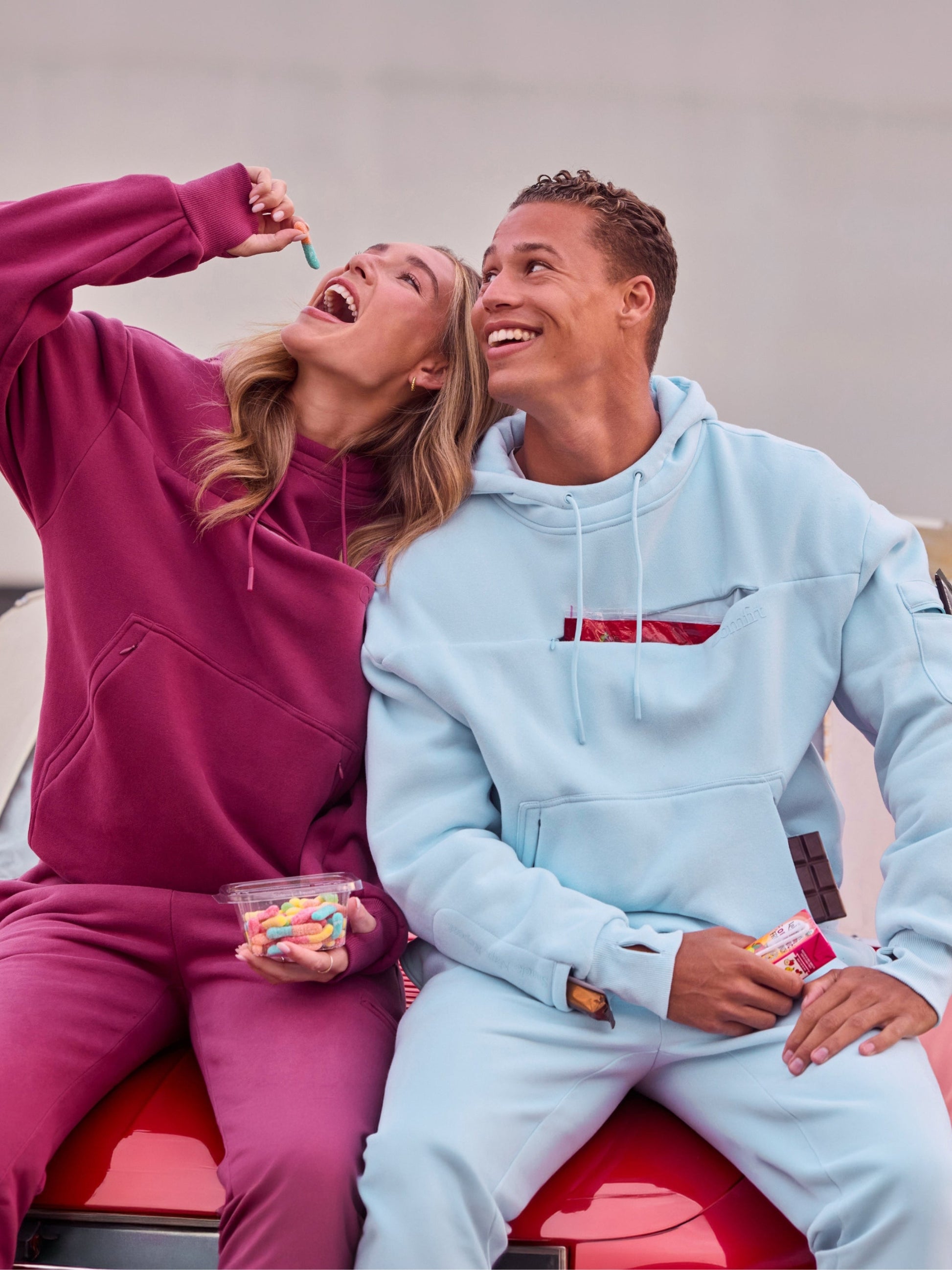 Comfrt Snak™ Hoodie Unisex Heavyweight Fleece mit 6 Snacktaschen