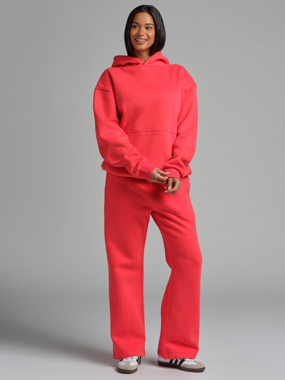 Signature Hoodie Unisex Oversized CloudTouch mit Kapuze und Kängurutasche