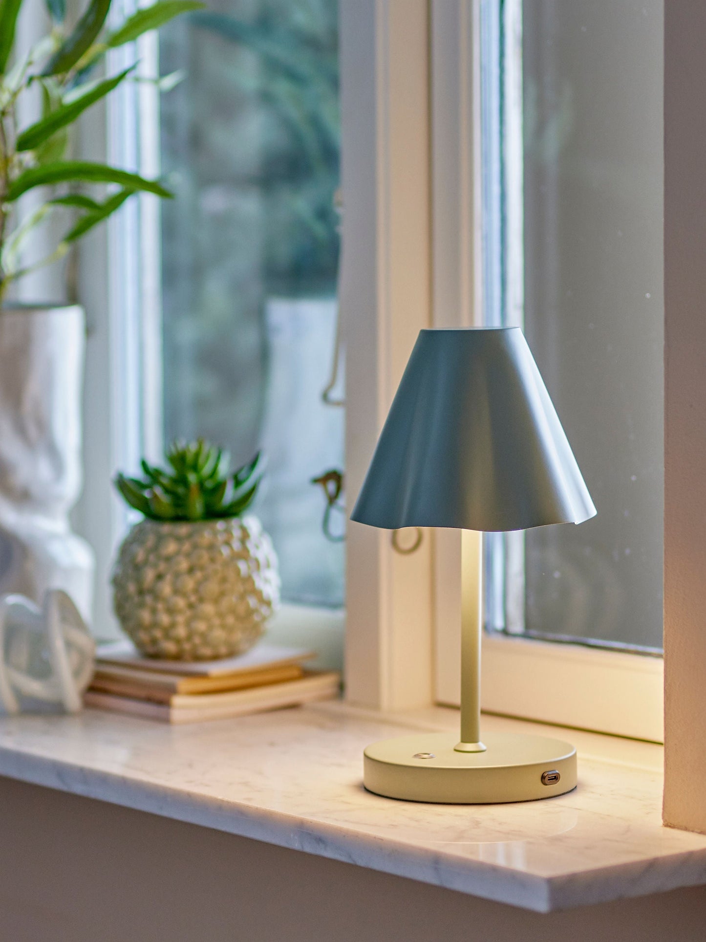 Suki Tragbare Tischleuchte – Wiederaufladbare LED-Lampe, Naturton, Grün, Schwarz