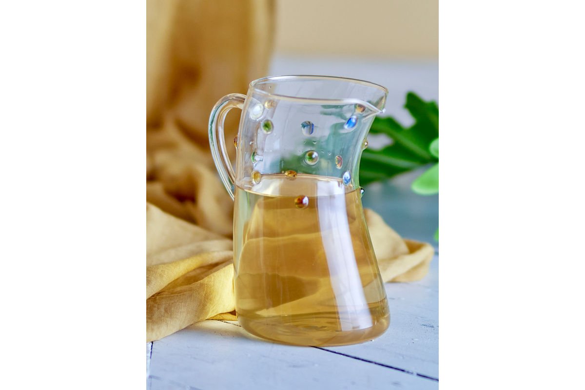 Krug Lumos – Mundgeblasenes Glas mit farbigen Akzenten