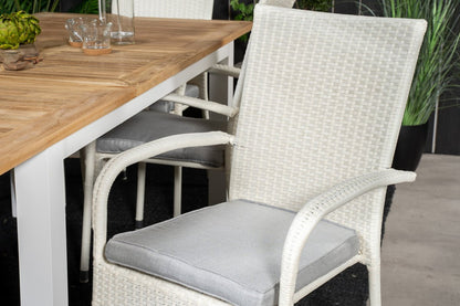 Luxusbetten24 Alwa 2er Set Gartenstuhl Weißes Rattan Outdoor