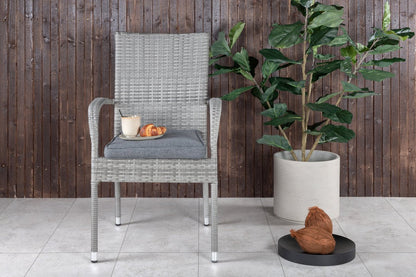 Luxusbetten24 Emma Gartenstuhl aus Rattan – 2‑er‑Set Schwarz für Außen