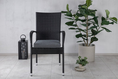 Luxusbetten24 Emma Gartenstuhl aus Rattan – 2‑er‑Set Schwarz für Außen
