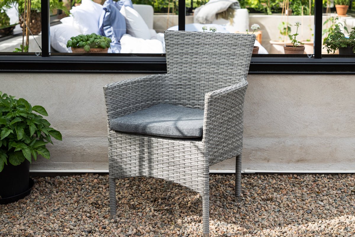 Luxusbetten24 Isla Gartenstuhl Set – Grau, Aluminium‑Rattan mit Sitzkissen