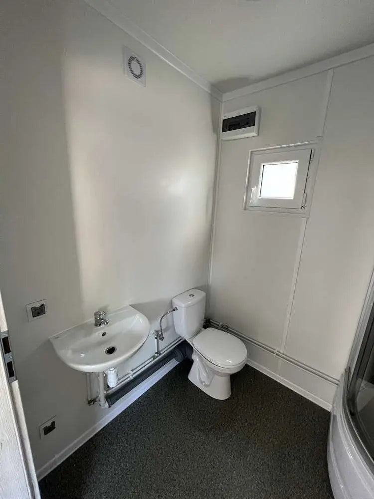 Conteneur Base De Vie Avec Cuisinette, WC Et Douche 6,00 x 2,43m