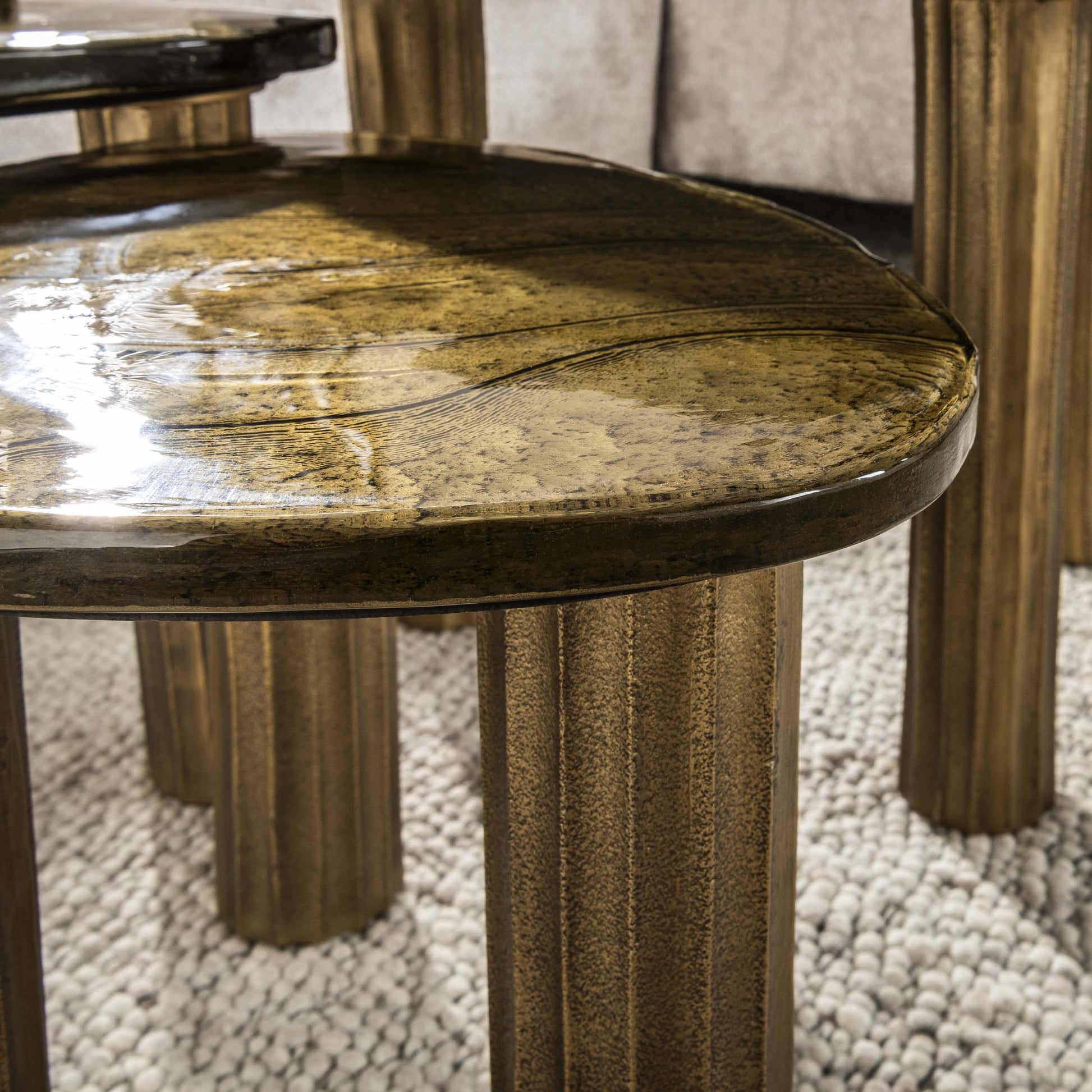 Luxusbetten24 Elysium Couchtisch L mit Gussglas in Antikkupfer