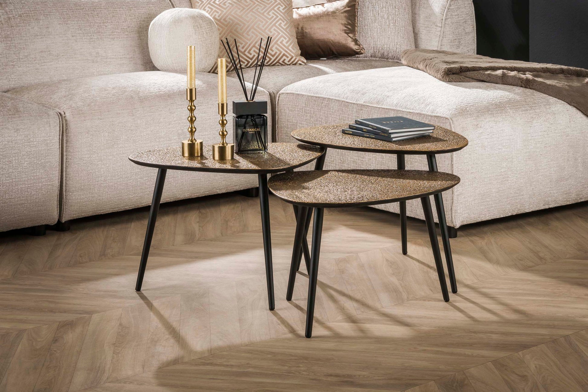 Luxusbetten24 Umara Couchtisch Set – 3 Stück Antikbronze/Gold Dreieck-Design