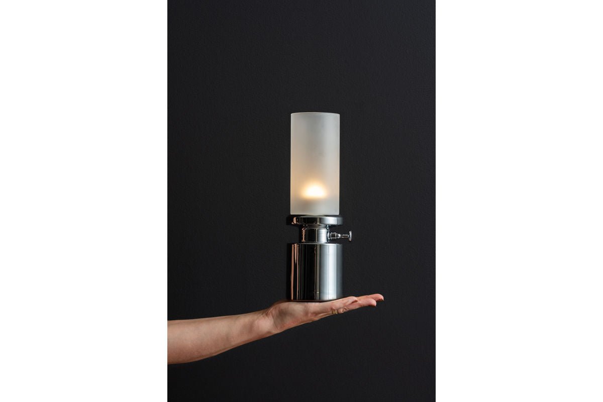 Luxusbetten24 Eldra Tischlampe mit LED in Modernem Chrom