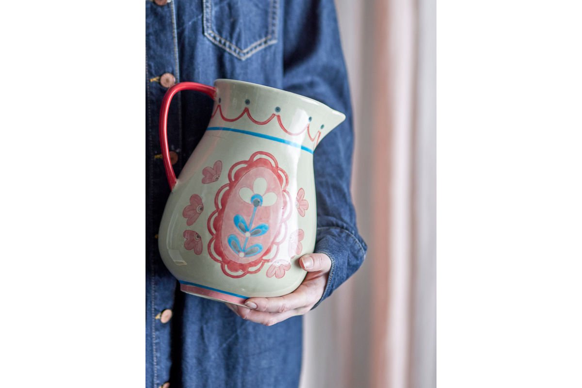 Krug Miren Handdekoriertes Steingut mit Blumenmotiv, Eleganter Naturton