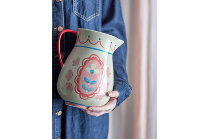 Krug Miren Handdekoriertes Steingut mit Blumenmotiv, Eleganter Naturton