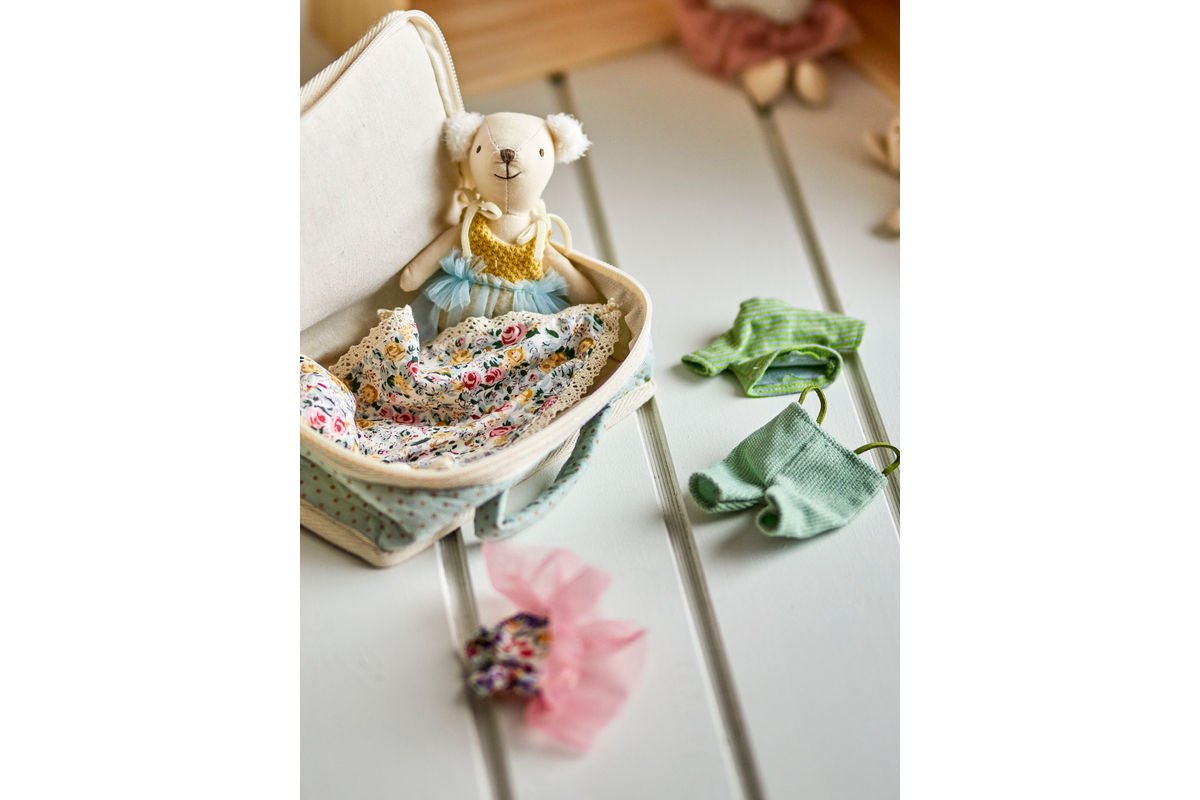 Luxusbetten24 Stoffpuppe „Mia“ mit Koffer Spielset Bunt Polyester