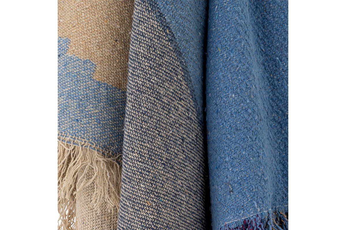 Überwurfdecke Mijal 160x130 Premium Blau aus recycelter Baumwolle