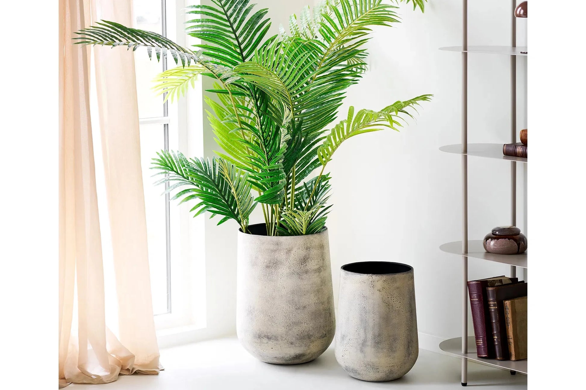 Luxusbetten24 Narvella Vase – Metall in antiker Beigeoptik (2er‑Set)