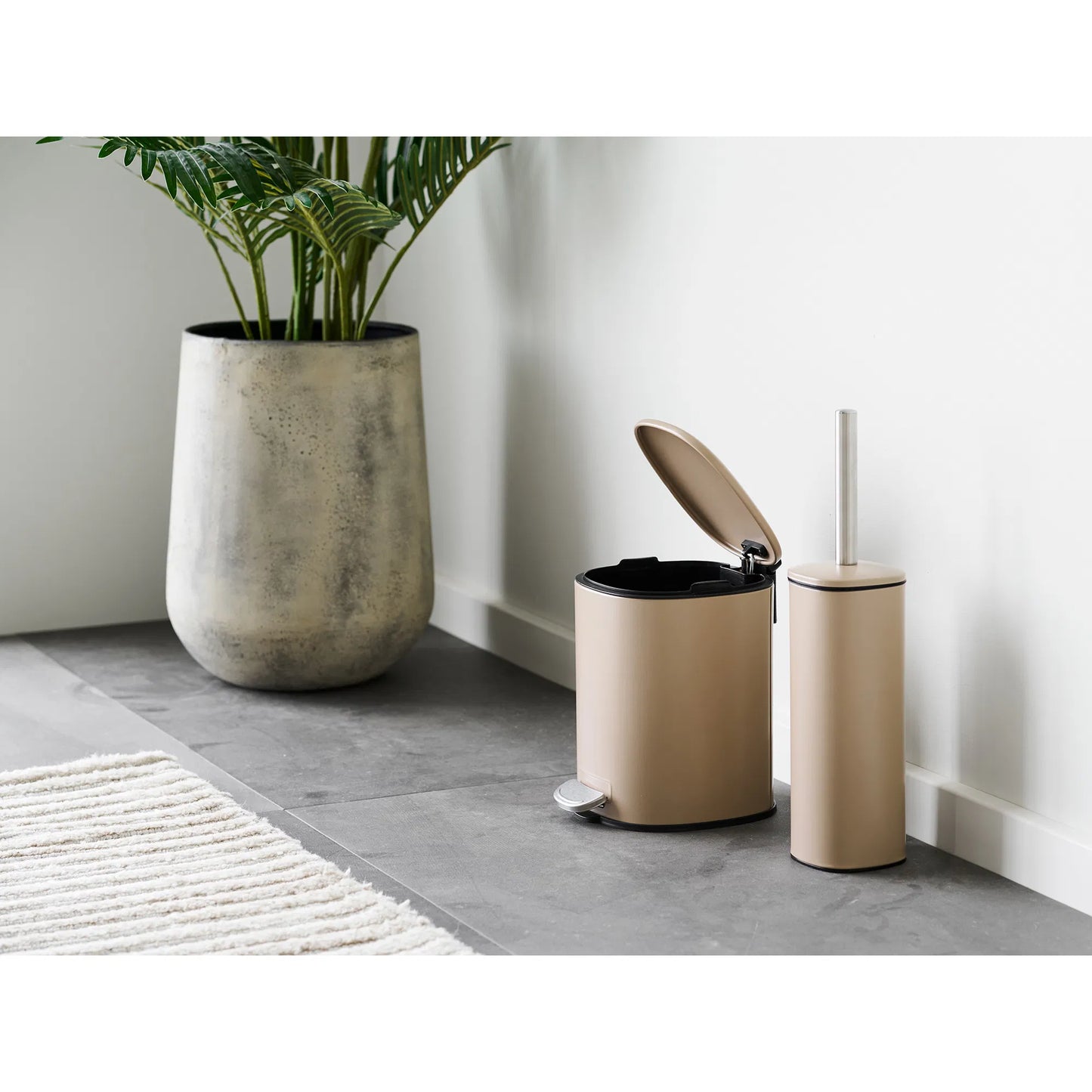 Luxusbetten24 Narvella Vase – Metall in antiker Beigeoptik (2er‑Set)
