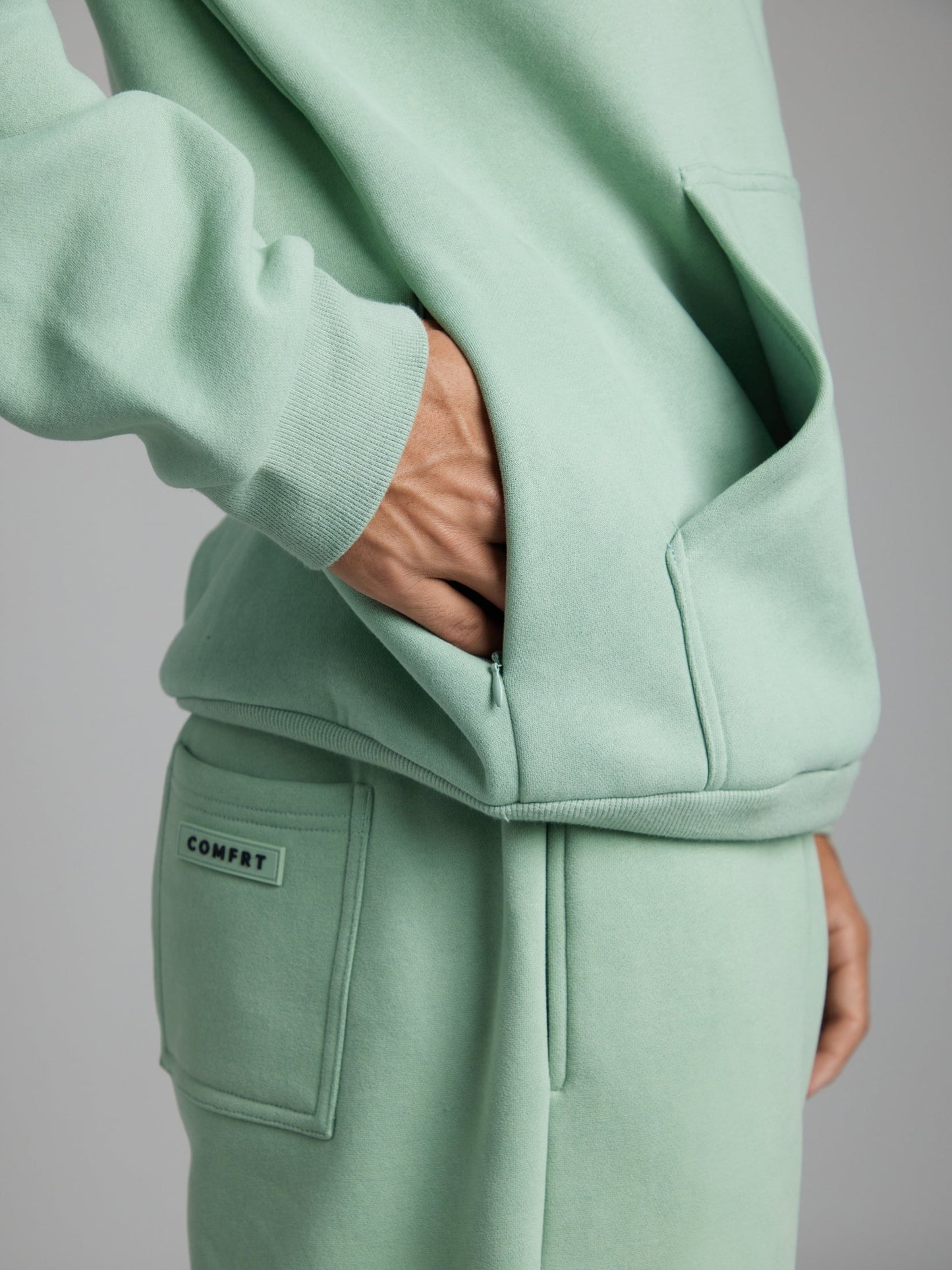 Comfrt Airplane Mode Travel Hoodie mit integrierter Augenmaske