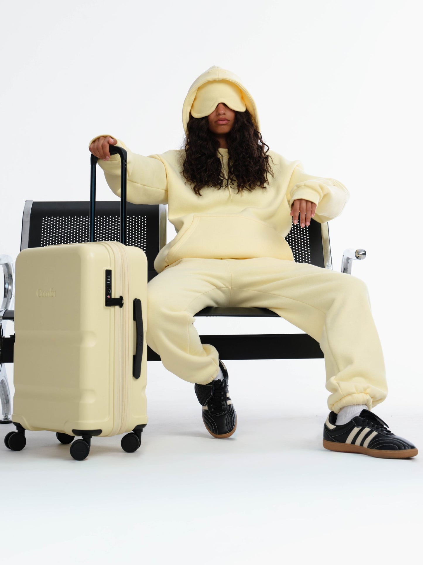 Comfrt Airplane Mode Travel Hoodie mit integrierter Augenmaske