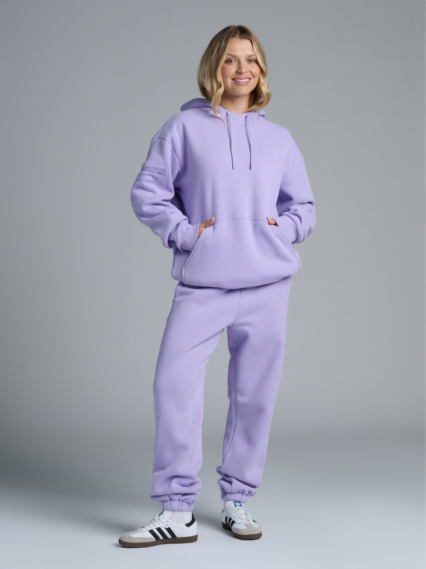 Comfrt Airplane Mode Travel Hoodie mit integrierter Augenmaske