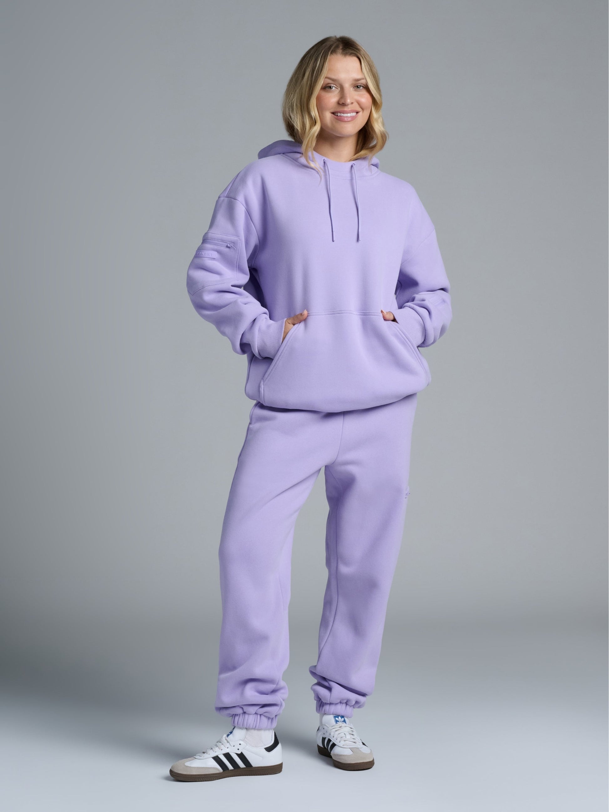 Comfrt Airplane Mode Travel Hoodie mit integrierter Augenmaske