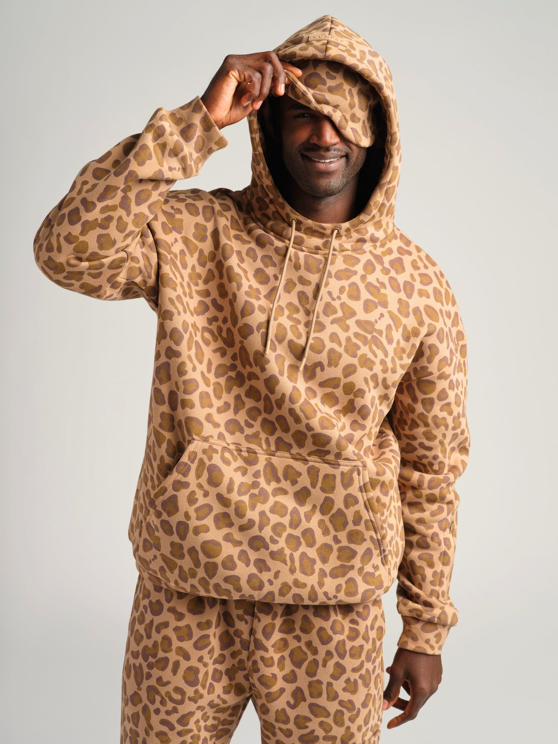 Comfrt Airplane Mode Travel Hoodie mit integrierter Augenmaske