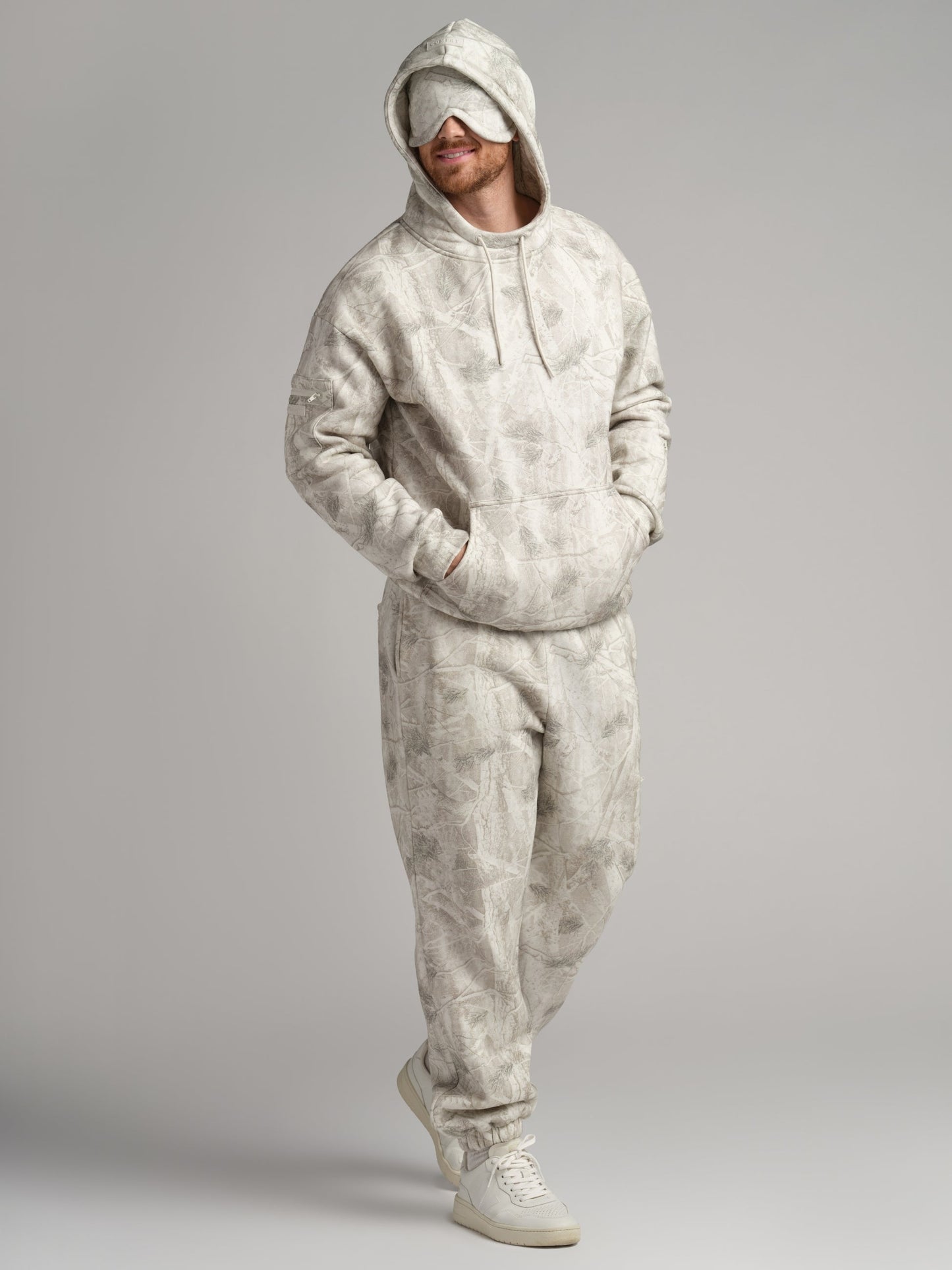 Comfrt Airplane Mode Travel Hoodie mit integrierter Augenmaske