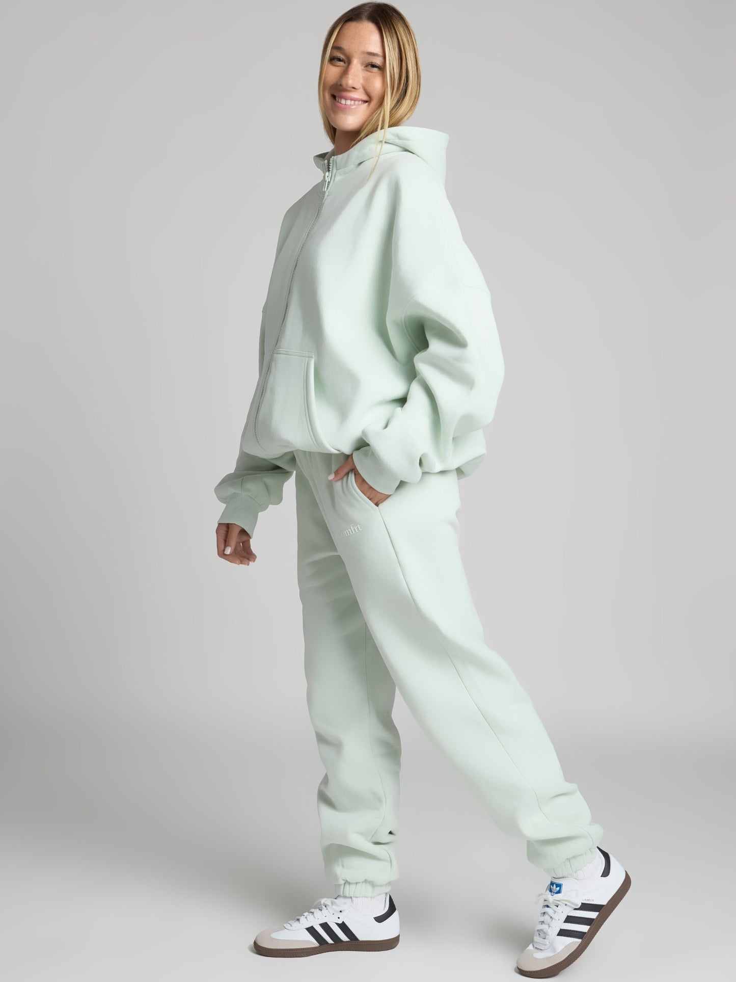 Comfrt Cloud Zip Oversized Hoodie