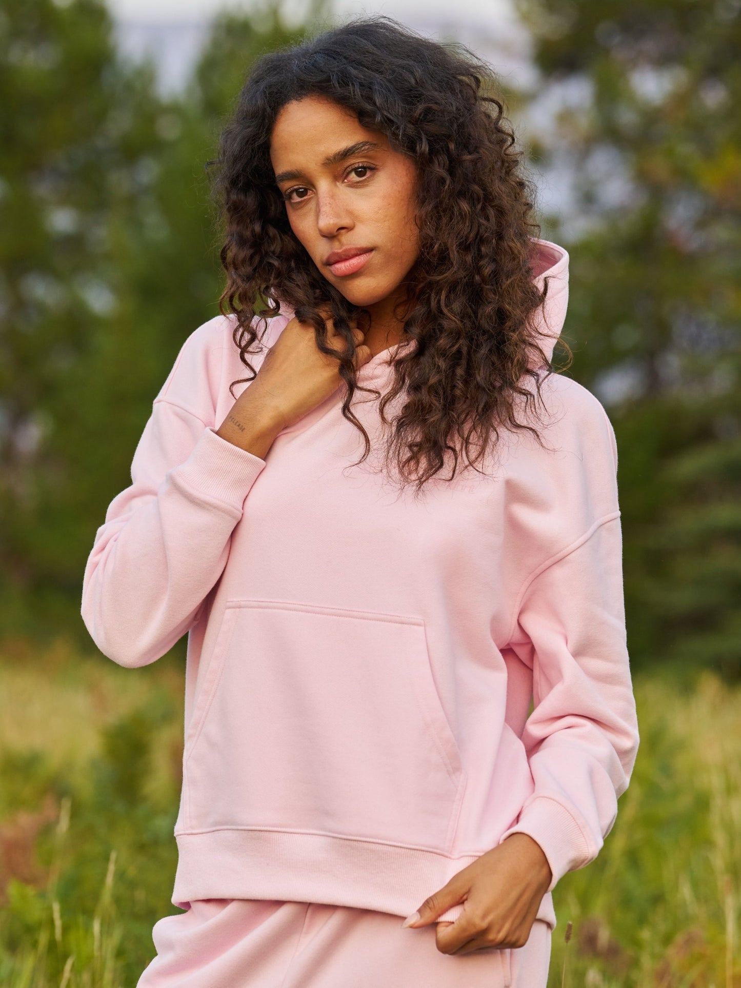 Comfrt Halo Leichtgewicht Crop Hoodie, Aqua Mist, Größe XS
